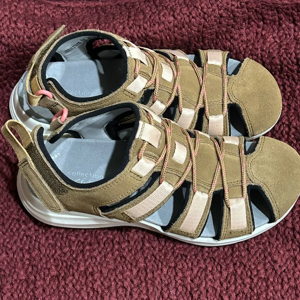 Clarks Women’s sandals- NWOT - Picture 2 of 9
